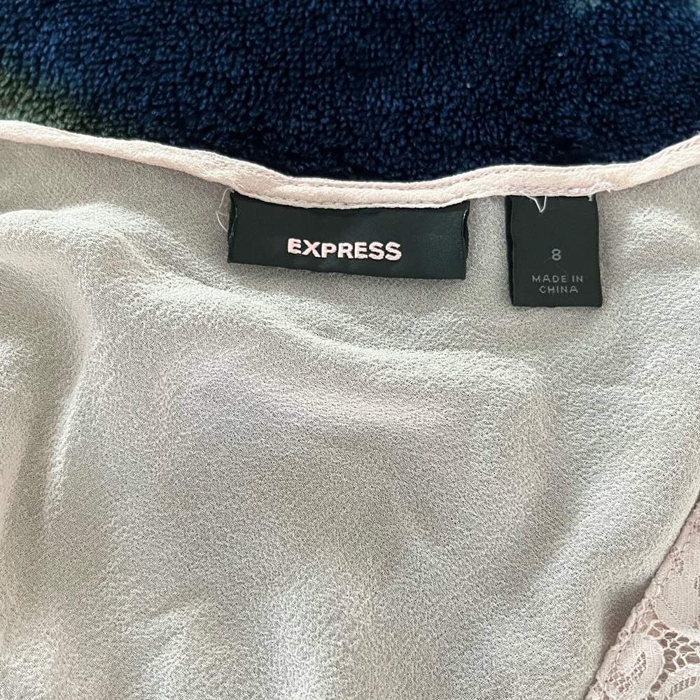 Express pink flowy top - Picture 2 of 5